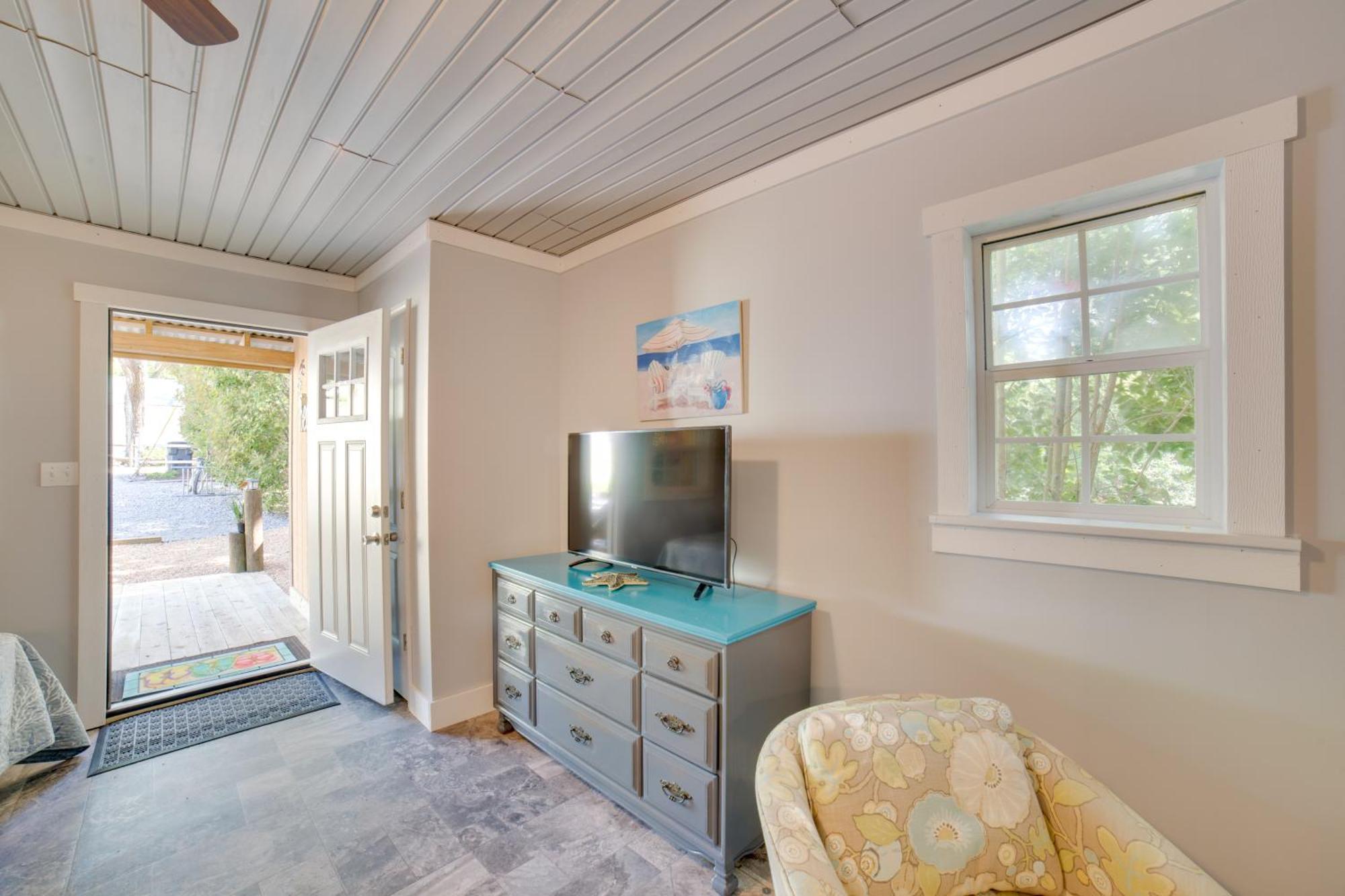 Ocean Isle Beach Studio With Patio - 1 Mi To Pier! Exterior photo